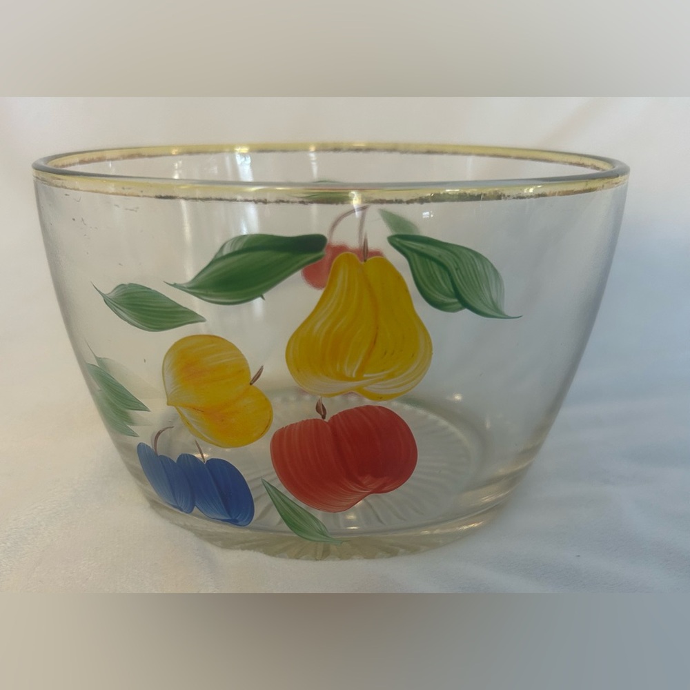 Vintage  Fruit Garden Harvest Glass Bowl  7” Diameter With 4” Height
